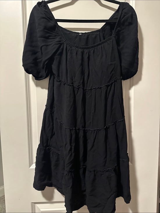 Dresses & Skirts - Women's Black Puff-Sleeve Tiered Mini Dress with side pockets-size Medium